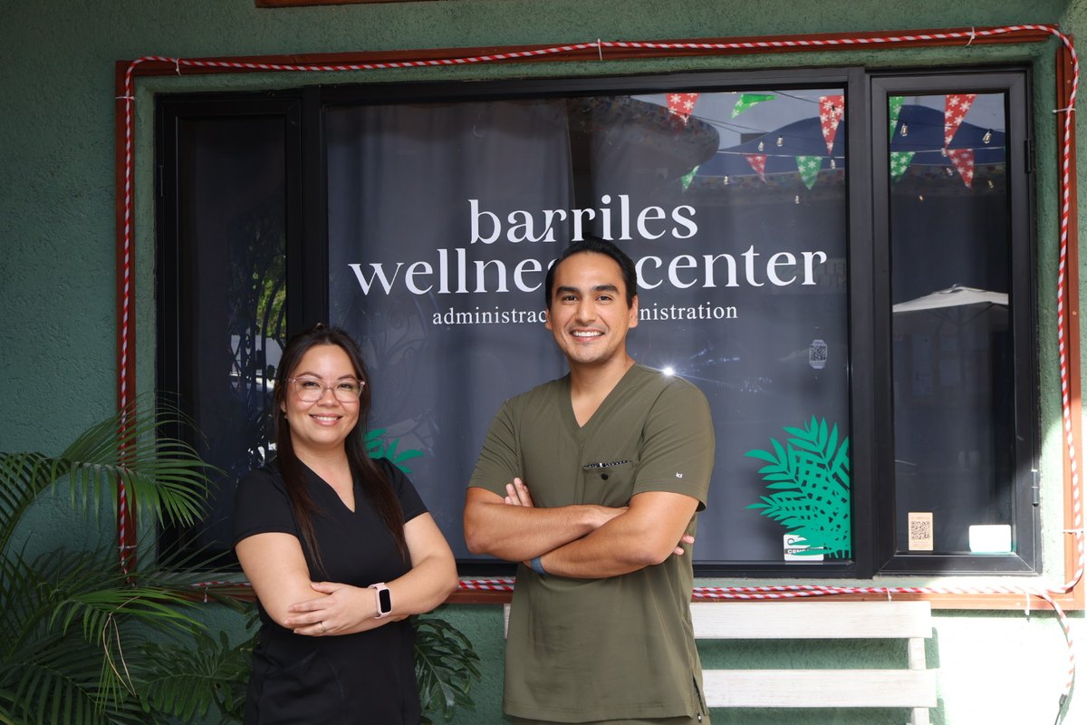 Dr. Guillermo Pérez y Q.C. Cecilia García en Los Barriles Health Clinic